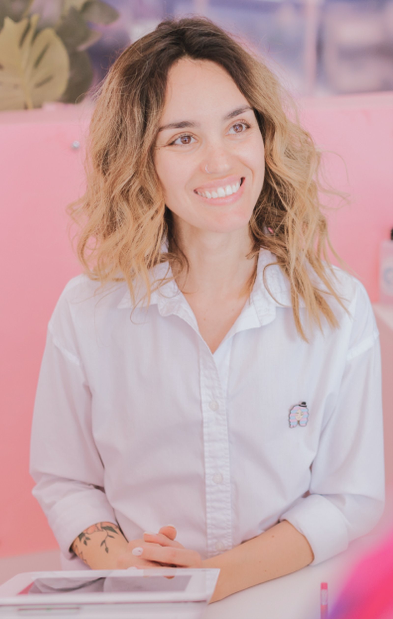 Mobile therapist arriving for an in-home massage in La Fortuna